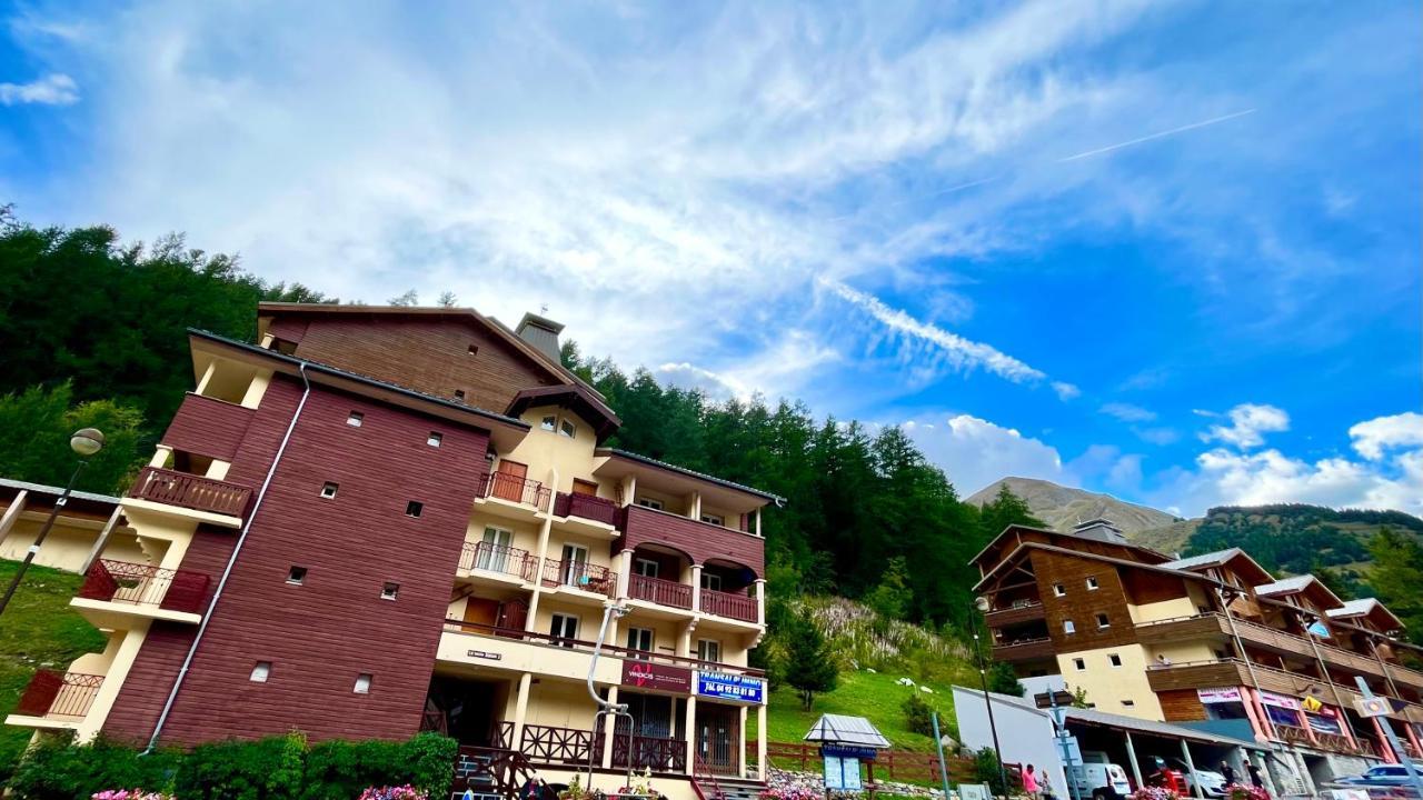 la foux d'allos au pied des pistes Extérieur photo