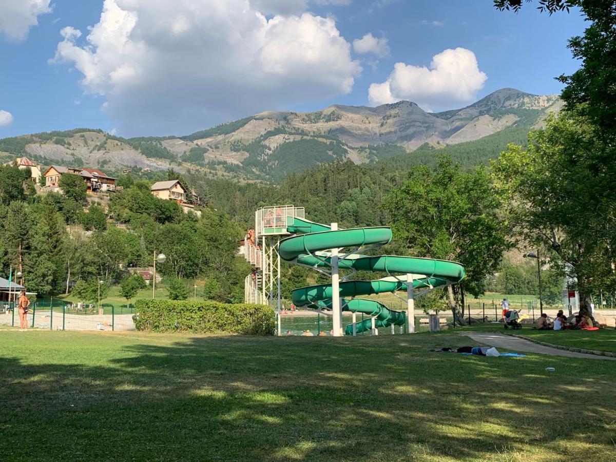 la foux d'allos au pied des pistes Extérieur photo